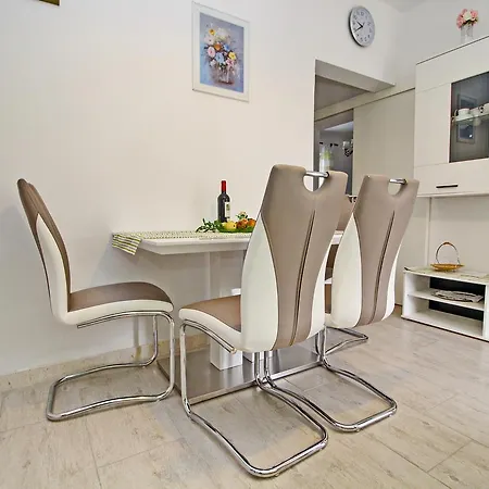 Garden House Zrnovo