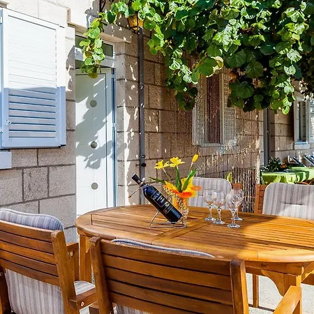 Vakantiehuis Garden House Zrnovo