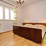 Garden House 펜션 Zrnovo