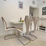 Garden House Zrnovo