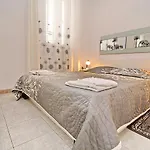 Garden House 펜션 Zrnovo