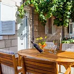 펜션 Garden House Zrnovo