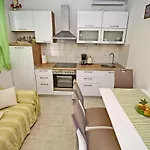 펜션 Garden House Zrnovo