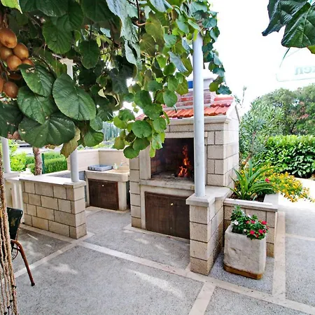 Garden House Zrnovo