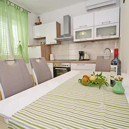 Garden House * Zrnovo