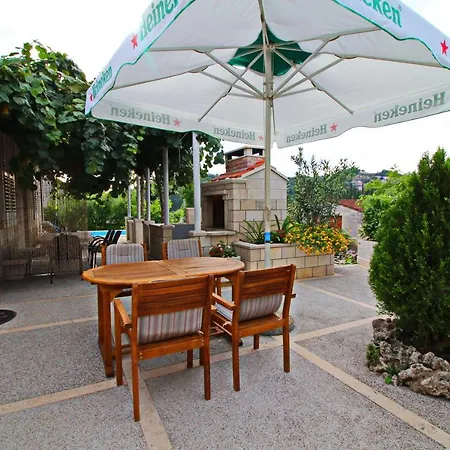 Garden House 度假居 Zrnovo
