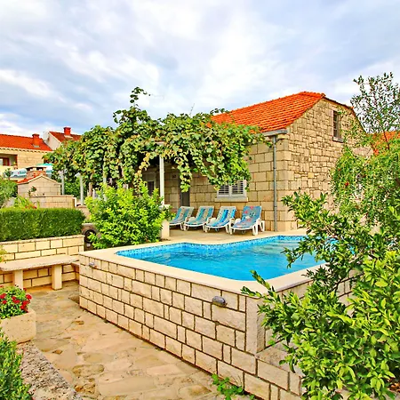 Garden House 度假居 Zrnovo