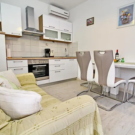 Garden House 度假居 Zrnovo