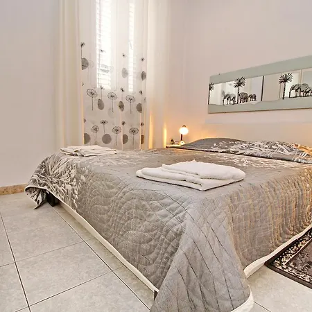 Garden House 度假居 Zrnovo