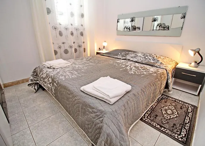 Semesterbostad Garden House Zrnovo