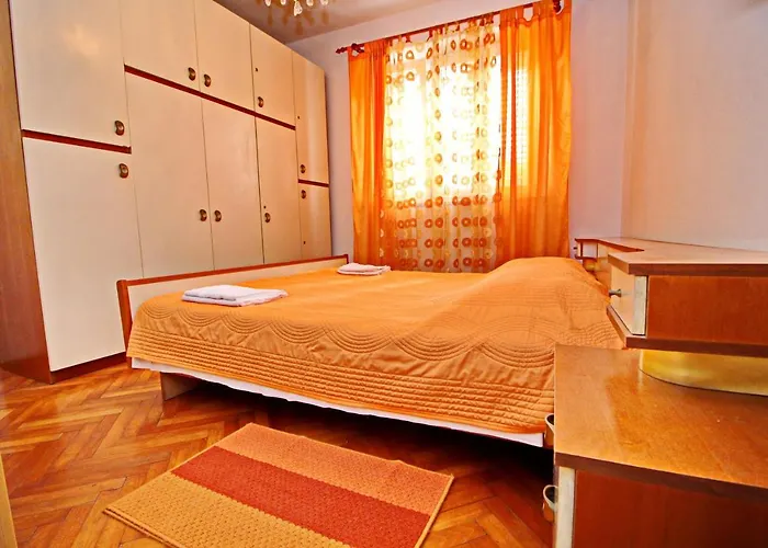 Semesterbostad Garden House *