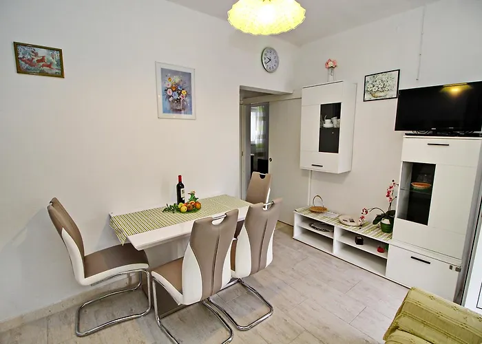 Garden House Semesterbostad Zrnovo