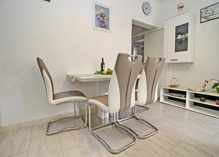 Garden House Zrnovo