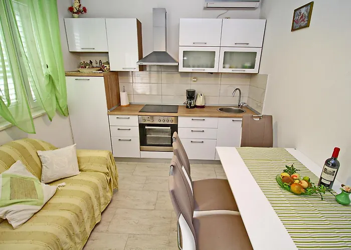 Semesterbostad Garden House Zrnovo